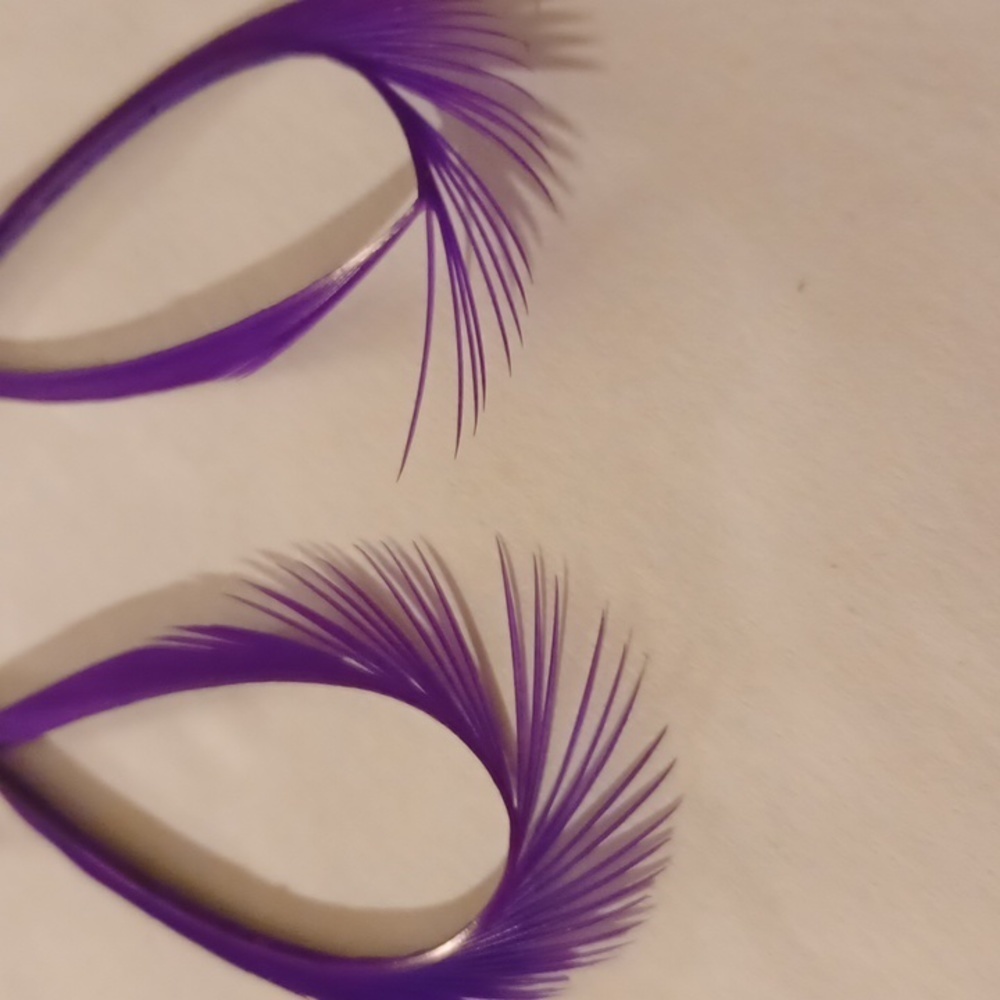 ❤️ Handmade Looped Purple Feather Earrings - Picture 3 of 3